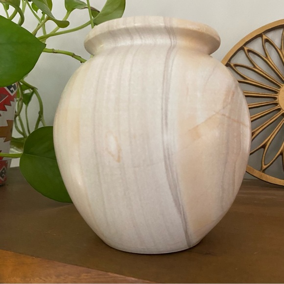 Neutral Stone Vase from Pakistan - Picture 4 of 7